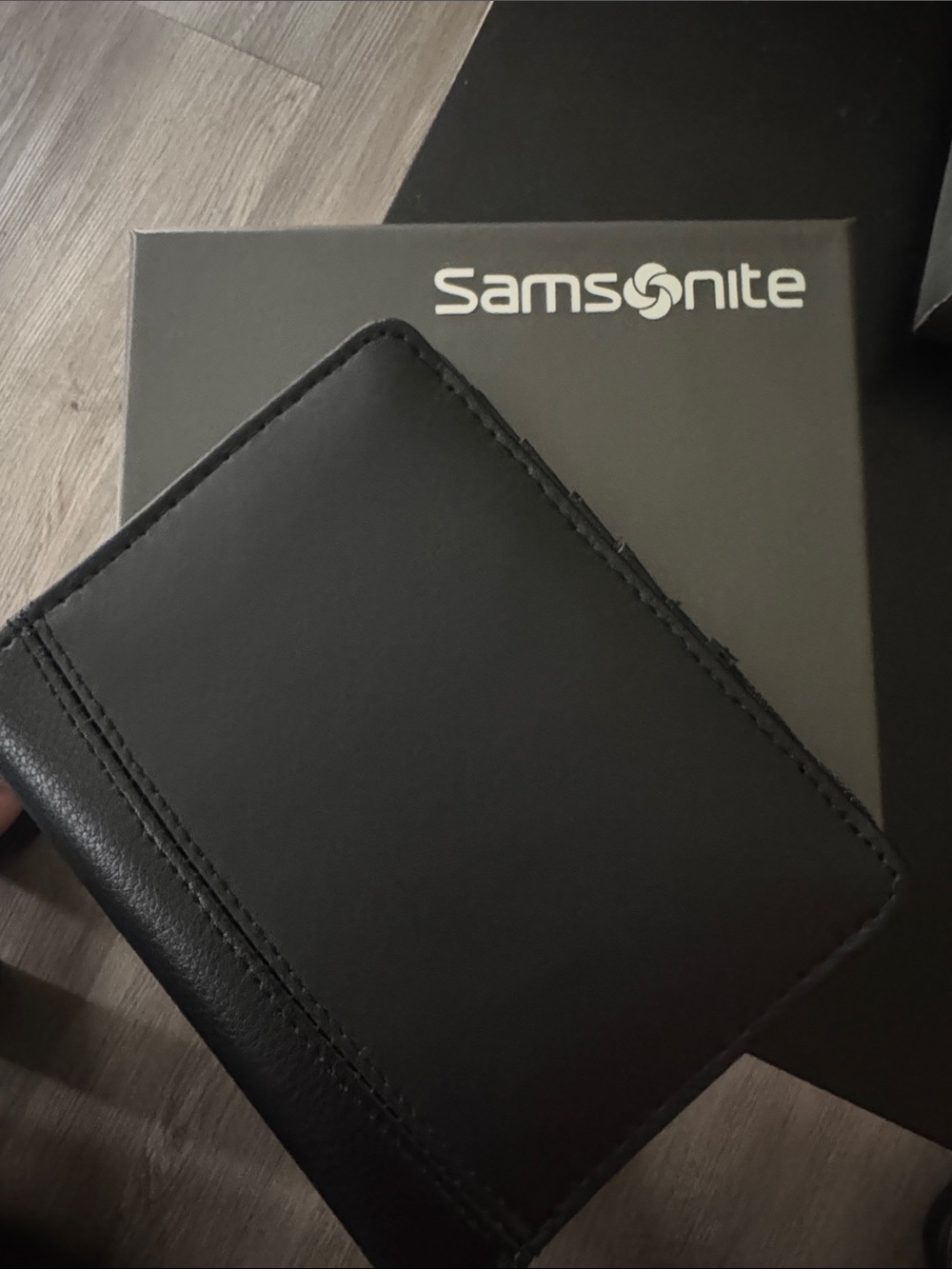 Samsonite Black Leather Fold Wallet with Stitched Detail